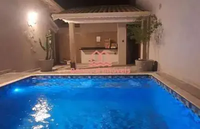 Casa de luxo com 4 quartos todos suítes e área de lazer com piscina