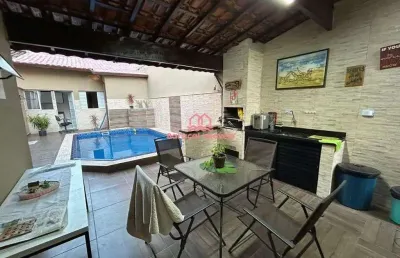 Linda casa na guilhermina,  com piscina e churrasqueira , 3 dorm