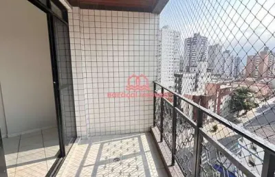 Apartamento 2  dormitórios a 100 metros do mar com varanda !!