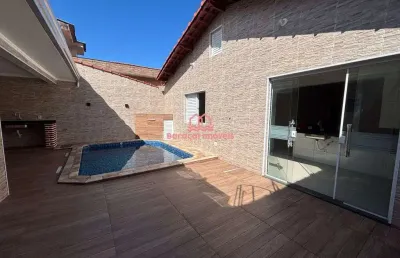 Maravilhosa casa com piscina no bairro ocian em praia grande - sp