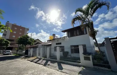 Casa com 4 quartos à venda na Rua Manjuba, Centro, Bombinhas
