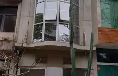 Vende-se prédio para fins comerciais/residenciais na calçada das begônias