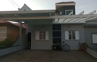 Casa com 150,5m² do terreno e área construída 107m² localizada em sorocaba no condomínio residencial horto florestal