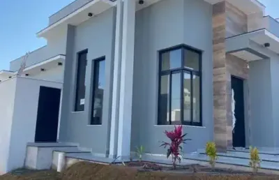 Casa térrea em um lote de esquina no condomínio horto florestal villagio.