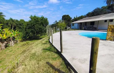 Encantadora chácara em ibiúna no condomínio monte verde - 2 suítes, piscina de alvenaria, e fácil acesso ao comércio local