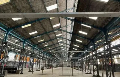 Galpão industrial de 8.100m² em guarulhos com ponte rolante e estrutura completa