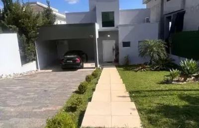 Casa de alto padrão no condomínio valville - 3 suítes, vista panorâmica e lazer completo!