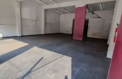 Salão comercial para locação na av. piraporinha - 205m²