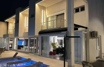 Luxuosa casa de condomínio em alphaville - 4 suítes, lazer completo e acabamento sofisticado