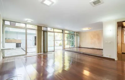 Sobrado luxuoso com 4 suítes e piscina à venda no jardim paulistano