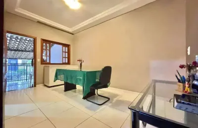 Vendo casa com 03 quartos no bairro santa amélia -bh