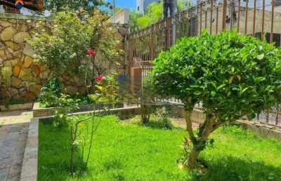 Casa com entrada independente em lote de 324m², com 03 quartos sendo 01 com suite, no valor de 1.100.000,00 no bairro liberdade