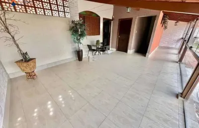 Casa geminada com entrada independente 120m² construídos com 03 quartos sendo 01 com suite no valor de 570.000,00 no bairro planalto