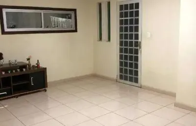 Ótima casa enorme duplex em lote de esquina - 150 m² de terreno e cerca de 300m² de área construída