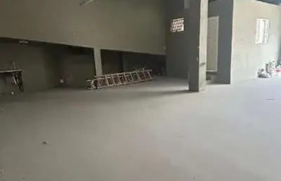Alugo galpão com 120m² no valor de 2.800,00 no bairro mantiqueira