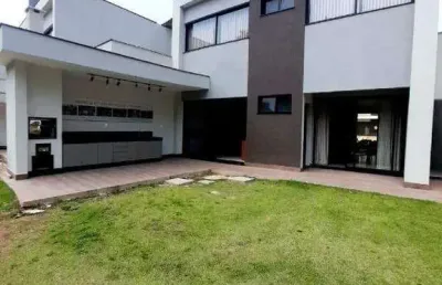Vendo casa em condominio fechado com 03 quartos sendo 01 suite master com 208,75m² no bairro garças
