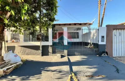 Casa localizada no cpa ii - próximo a sorveteria alaska codigo: 27528