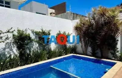 Belíssima casa duplex com 4 quartos, sendo 3 suítes, piscina e sauna no novo portinho,cabo frio - rj
