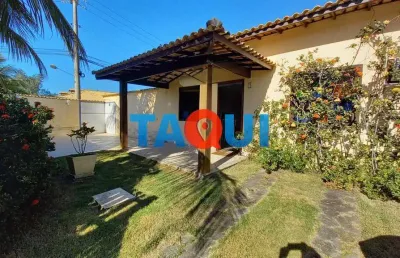 Casa  à venda com 2 suítes em condomínio com piscina na ogiva, cabo frio - rj