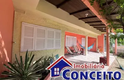 C751 - residência localizada a 90 metros do mar no balneário imara
