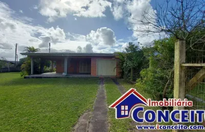 C762 - residência de esquina com 3 dormitórios no balneário mariluz