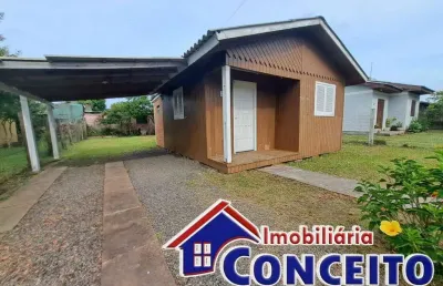 C778 - linda residência de madeira localizada no balneário mariluz norte