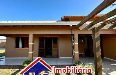 C823 - excelente residência localizada no balneário santa terezinha