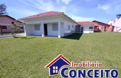 C825 - excelente residência a 350 metros do mar no balneário mariluz