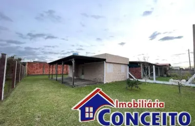 C14 - residência localizada em região de moradores em mariluz