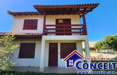 C1074 - sobrado de 3 dormitórios localizado no centro de imbé