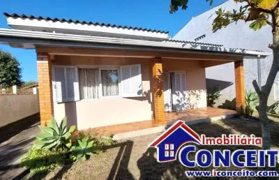 C81 - belíssima residência a 200 metros do mar em ótima localização