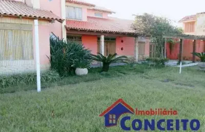 C239 - ótima residência com 06 dormitórios a 50 metros do mar