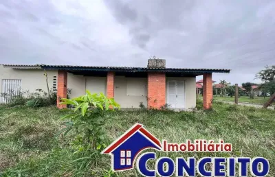 C34 - residência de esquina localizada próxima ao mar em santa terezinha