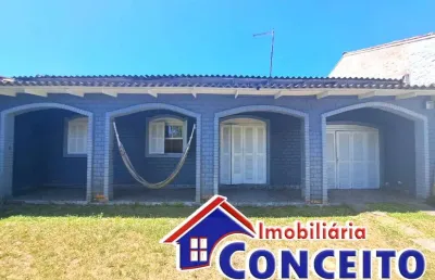 C296 - linda residência composta de 03 dormitórios em ótima localização