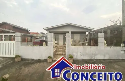 C387 - ótima residência mista localizada a 50 metros do mar