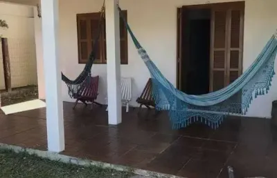 C319 - ótima residência a 600 m do mar localizado no balneário presidente