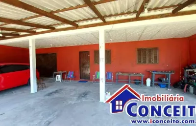 C172 - ótima residência composta de 03 dormitórios a 100 metros do mar