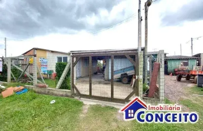 C180  - residência de madeira localizada em região de moradores