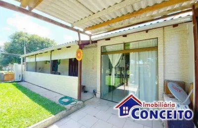 C421 - excelente residência composta de 03 dormitórios em albatroz
