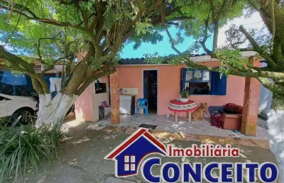 C61 - residência composta de 03 dormitórios localizada a 350m do mar