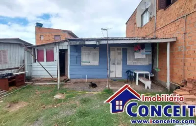C37 - residência de madeira com 2 dormitórios em região de moradores