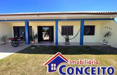 C97 - excelente residência composta de 03 dormitórios em ótima localização