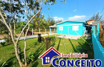 C112 - linda residência composta de 03 dormitórios a 250m do mar