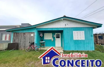 C85 - residência mista localizada em região de moradores