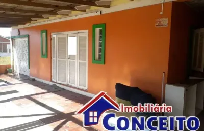 C606 - ótima residência a 100 metros do mar no balneário mariluz
