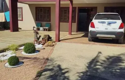 C1019 - linda residência com piscina localizada no centro de imbé