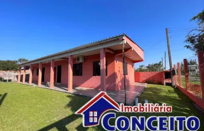 C713 - linda residência em região de moradores no balneário mariluz