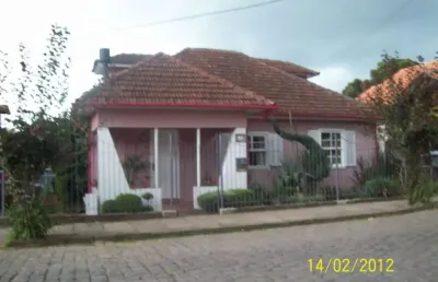 Casa em ótimo terreno com excelente potencial construtivo, centro - canela - ca0624.