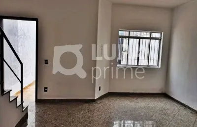 Casa com 2 quartos e 2 vagas de garagem para locação no parque do carmo