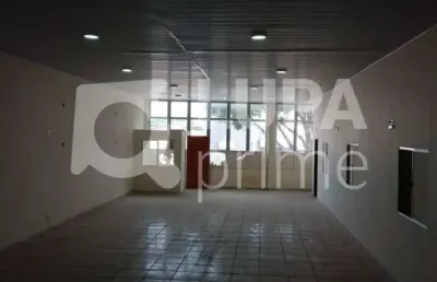 Salão comercial com 280 metros de área construída para locação no centro!